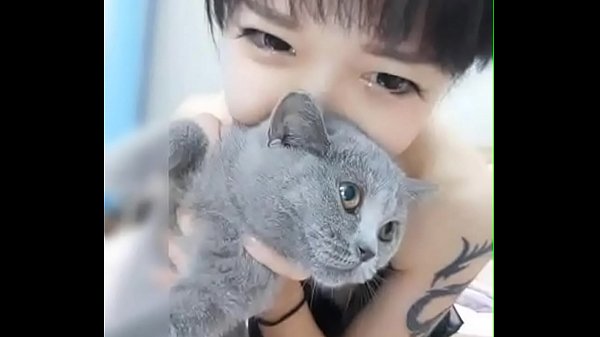 Idol Hàn Quốc Xinh Lung Linh Khoe Trai Cơ Bắp ‘Vua Đụ’ Điên Rồ
