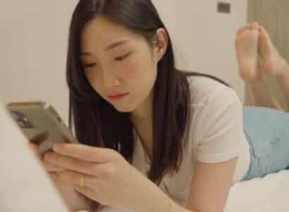 Nàng dâu xinh đẹp bị phản bội, thèm khát gọi shipper cơ bắp ‘giao hàng đặc biệt’